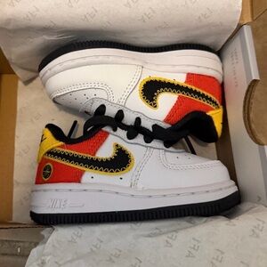 NEW IN BOX Nike Air Force 1 LV 8 (TD) - Roswell Rayguns
